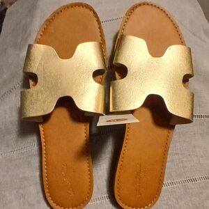Universal Thread Gold and Tan Sandals